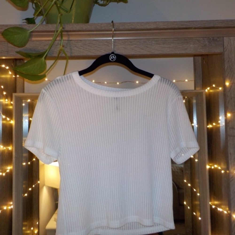 FOREVER 21 🌺 White Crop Top